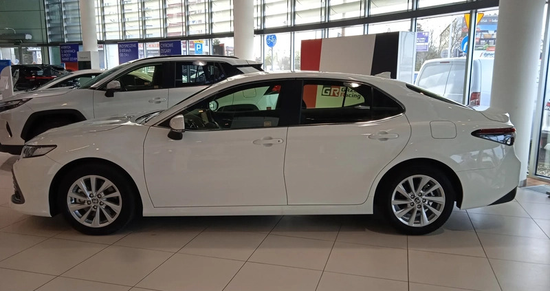 Toyota Camry cena 148990 przebieg: 10, rok produkcji 2023 z Żychlin małe 37